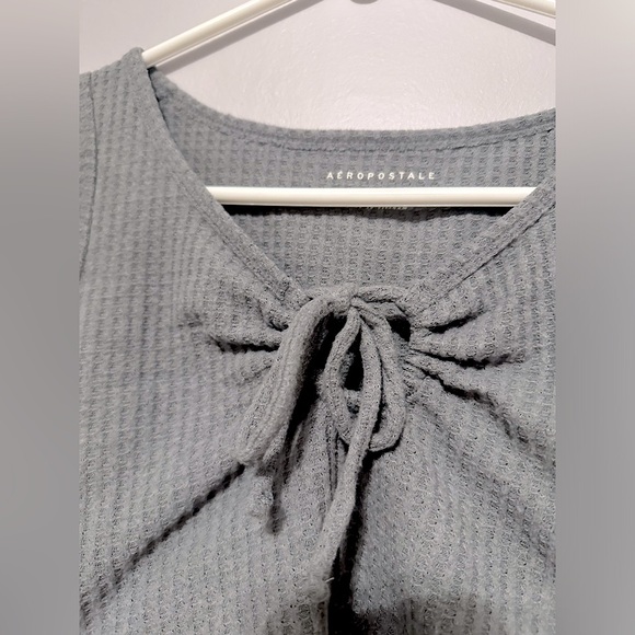 AÉROPOSTALE Cropped Cami w/keyhole Front Tie - Picture 3 of 3